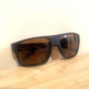 Costa Del Mar Polarized Sunglasses Black Frame Brown Lens Men’s / Unisex